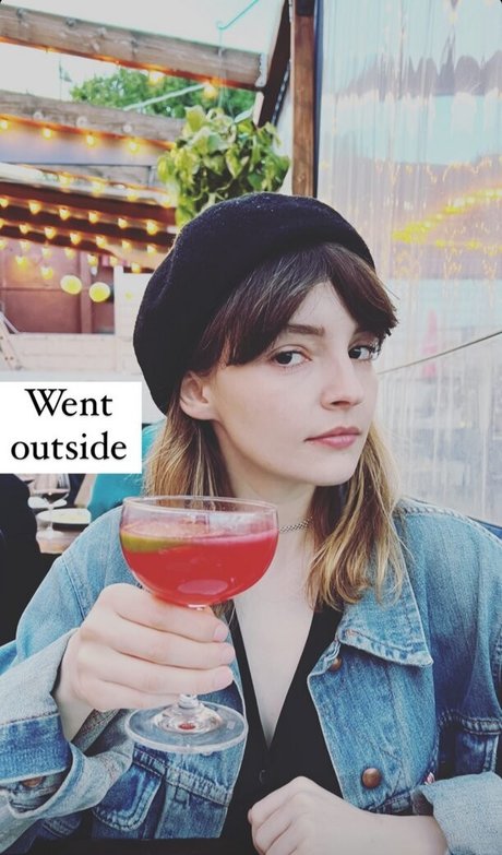 Lauren Mayberry star hot pics