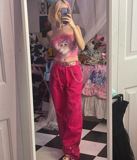 Iluvmeww exclusive model img