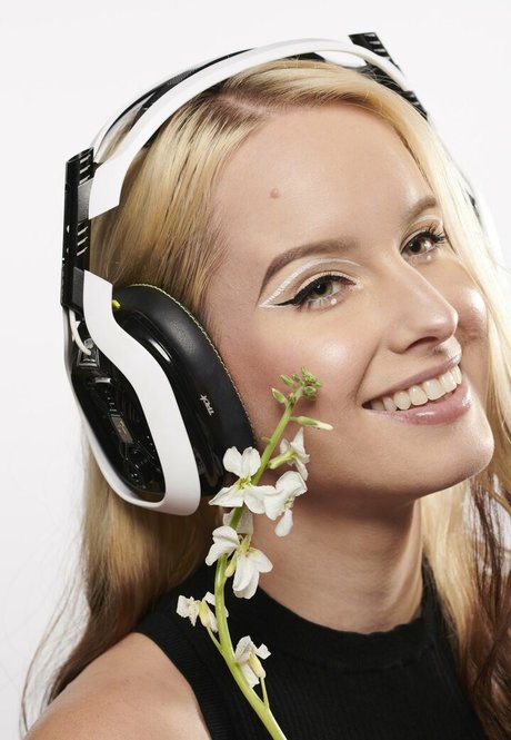 Sonja Reid exclusive actress picture