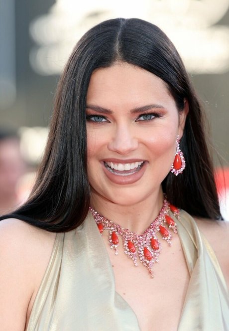 Adriana Lima hd pornstar pics