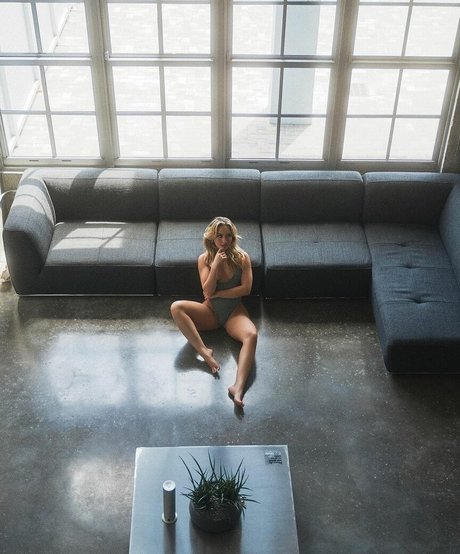 20 years old onlyfans pornographic photos