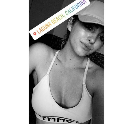 Willow Shields pornstar nude photos