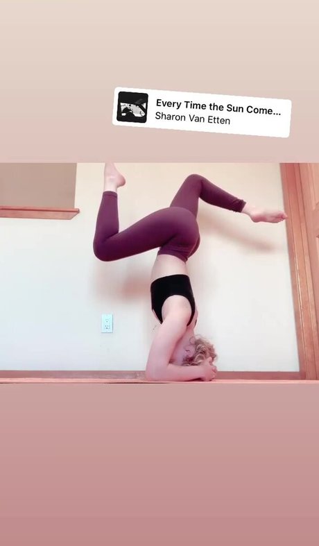 Willow Shields nude pornstar pic