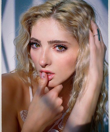 Willow Shields pornstar perfect image