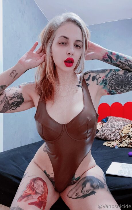 Vanplive model hd pics