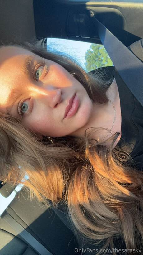 Thesarasky nudes star image