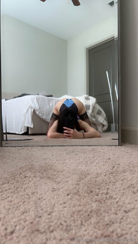 Stepsis Mia pornographic star photos