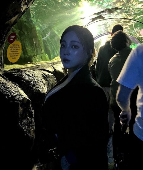 Jung Hye Bin model top photo