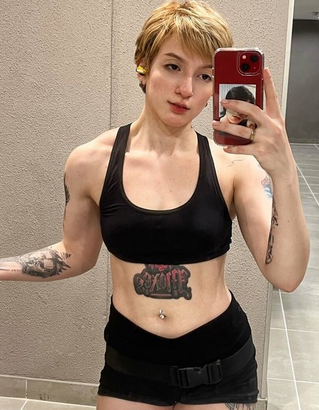 Akemy Sama exclusive star pictures