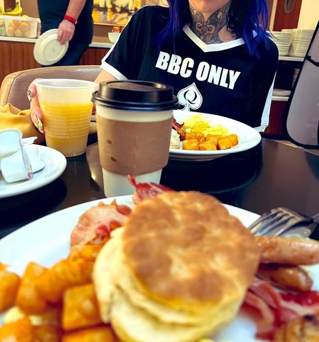 Hotwives XXX xxx model photo