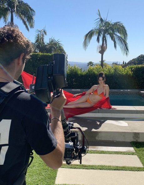 Laura Marano model sexy img