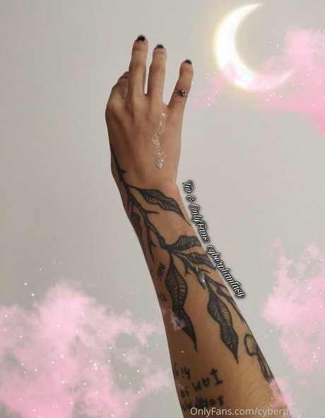 katanafilosa naked actress galleries