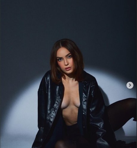 MaceiO model hot gallery