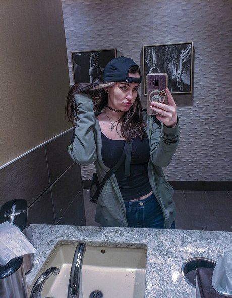 ConcealedBones pornstar pretty photo