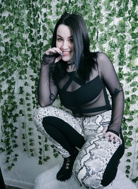 ConcealedBones hot pornstar gallery