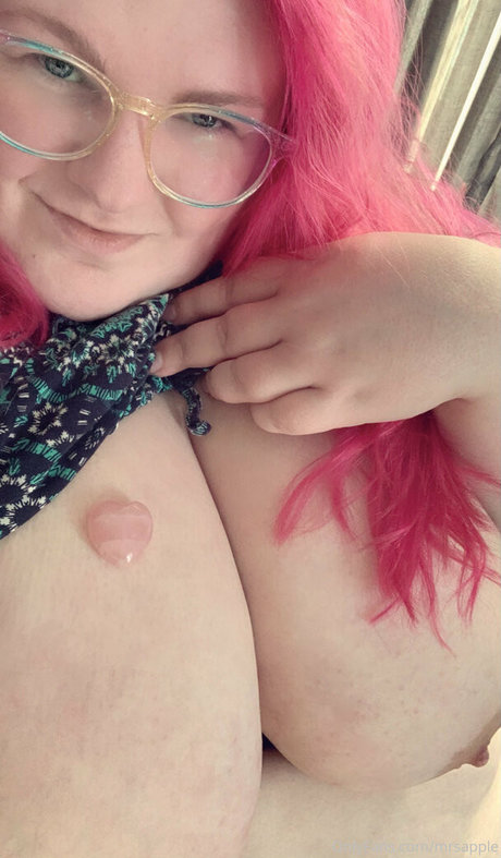 queen of spades onlyfans pornographic images