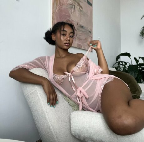 Elizabeth Anorue erotic model galleries