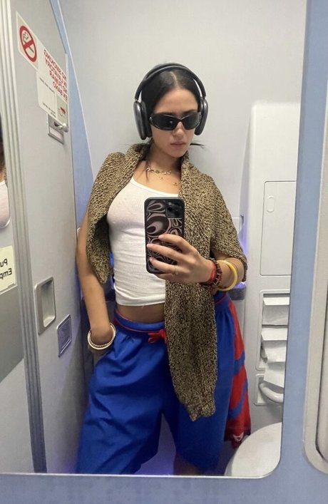 Luna Blaise hot actress pics