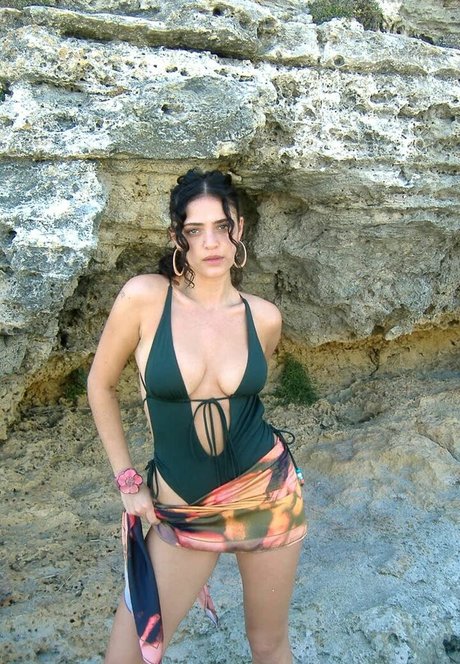 Luna Blaise model hot photo