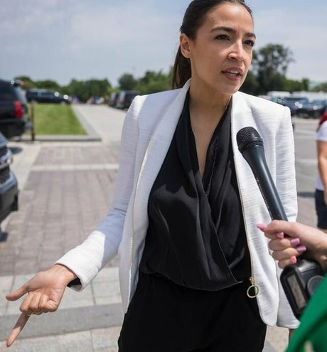 Alexandria Ocasio Cortez star free image