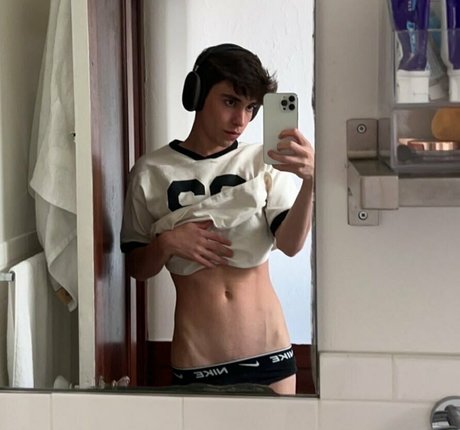 teen natural tits onlyfans erotic photo