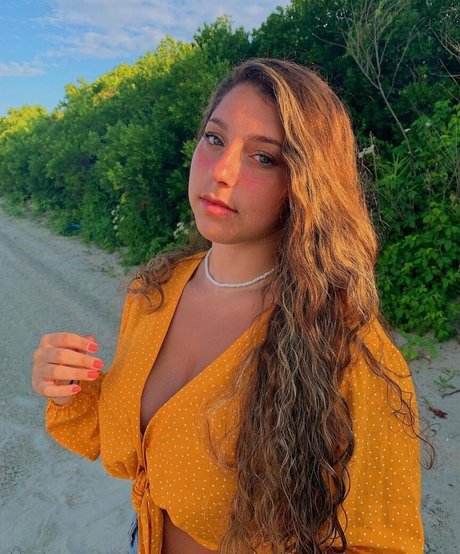 Julia Olivia sexy actress picture