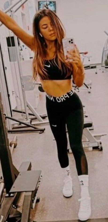 Jackie Redmond beautiful star images