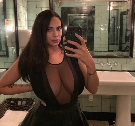 Sannatorr pretty model images