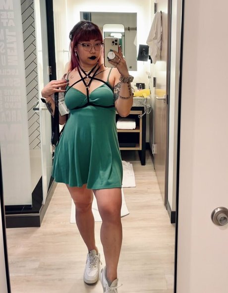 Stella Chung model nude pic