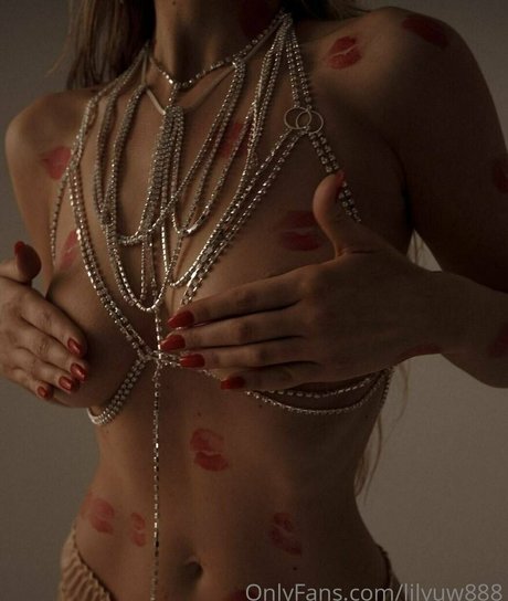 ts lilyuw88 beautiful model pic