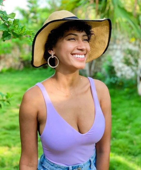 Andy Allo nice star picture