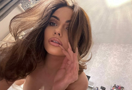 Chloe Baine model nude img