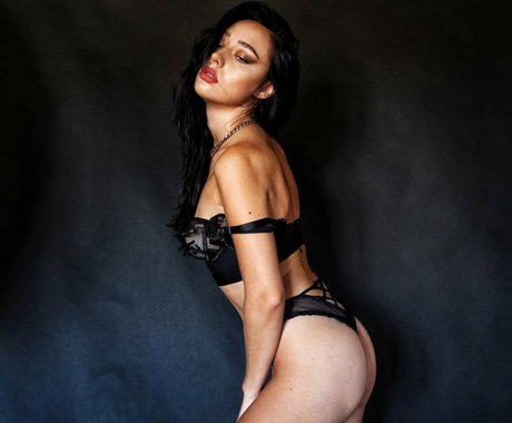 yolesreufs hot actress photos