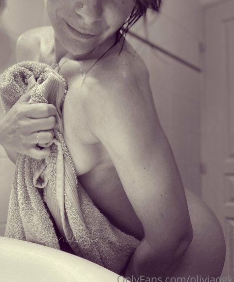 oliviaogk adult actress galleries