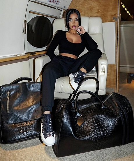 Aneeqa Farid naked model gallery