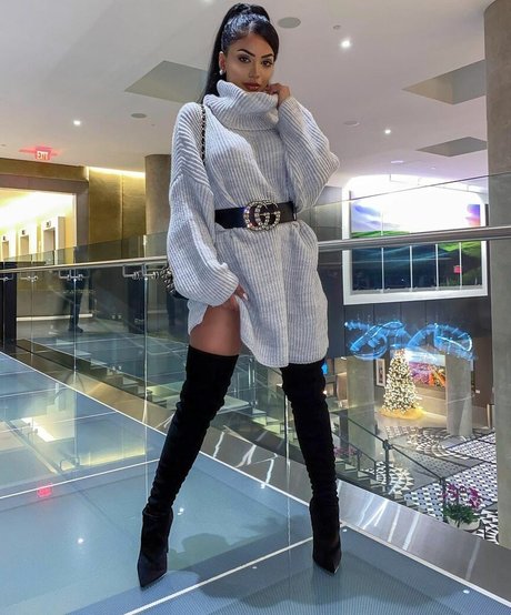 Aneeqa Farid model art pics