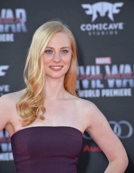 Deborah Ann Woll free star photo
