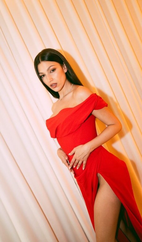 Ursula Corbero sexy actress pictures