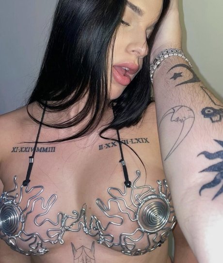 Symone Ryley nude model photos