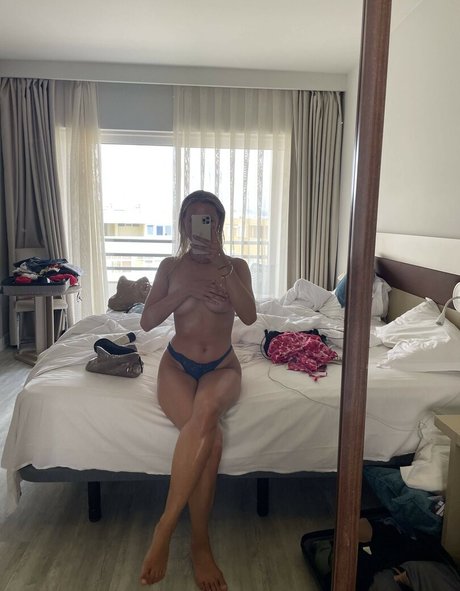 Sofie Mai model high quality image