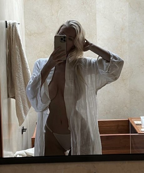 nerdy onlyfans naked picture