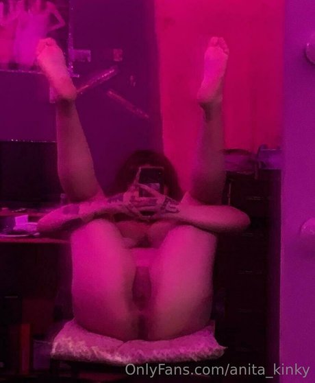 anita kinky naked model pics