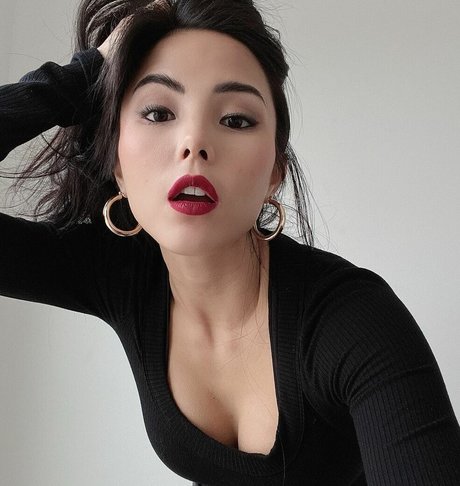 Anna Akana top model pic