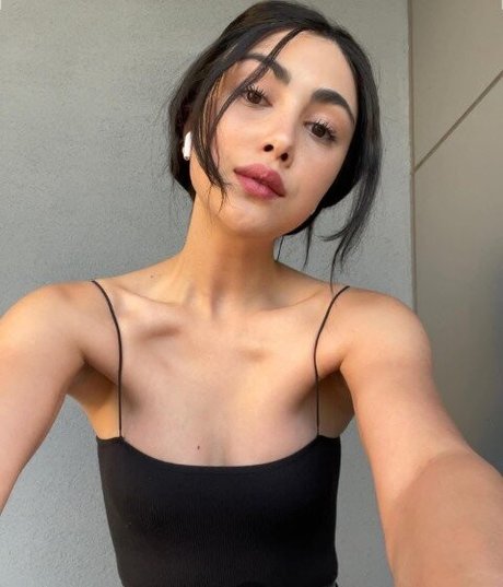 Alexa Mansour beautiful model archive