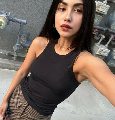 Alexa Mansour model exclusive photos