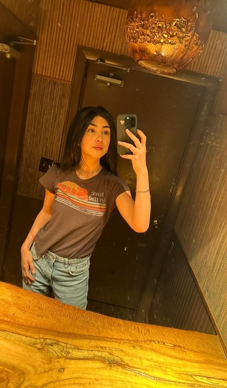 Alexa Mansour star nice gallery