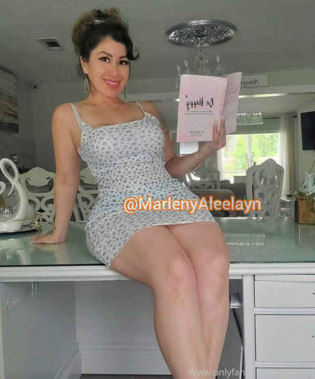 Marleny1 naked model img