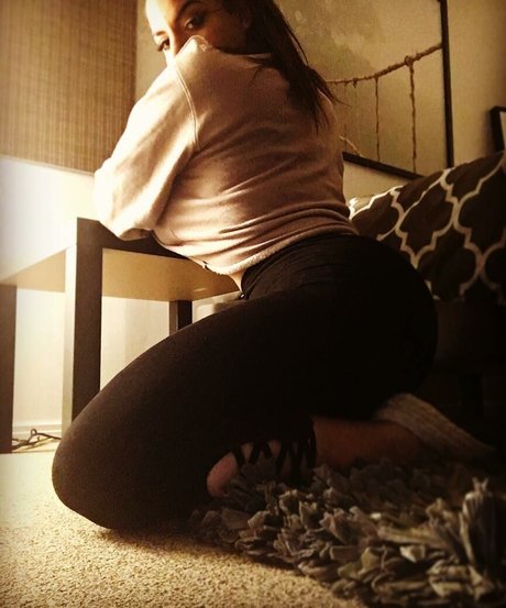 iloveteniah model sexy pictures