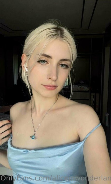 aliceinwonderland xo nude pornstar gallery