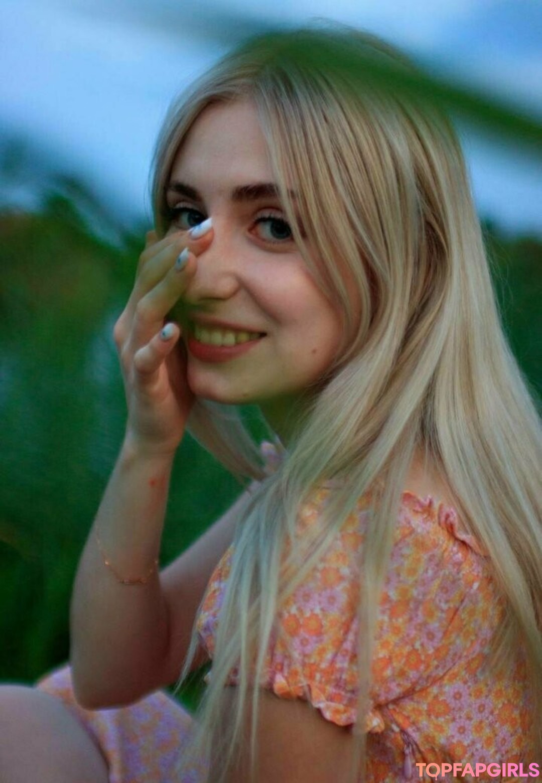 aliceinwonderland xo erotic star img